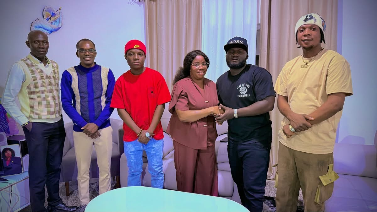 Administradora Municipal de Nana-Candundo recebe músicos provenientes da Zâmbia